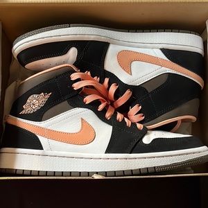 Air Jordan 1 Mid SE "Peach Mocha" sneakers